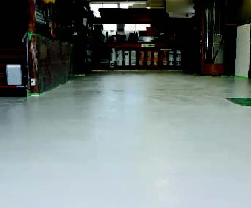 綺麗にMPCが塗られた床の画像