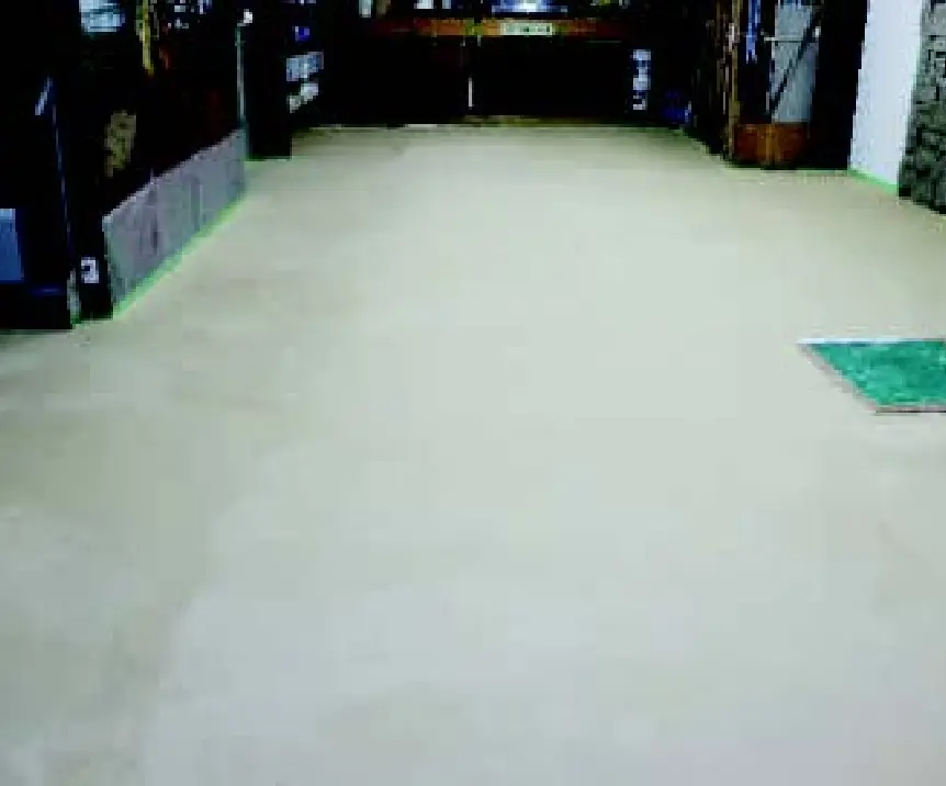 きれいにフラットになった床の画像