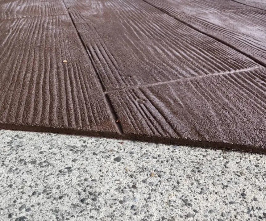 トップコートが施され完成したオーバーレイの画像