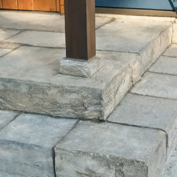 オーバーレイが施された玄関アプローチの画像