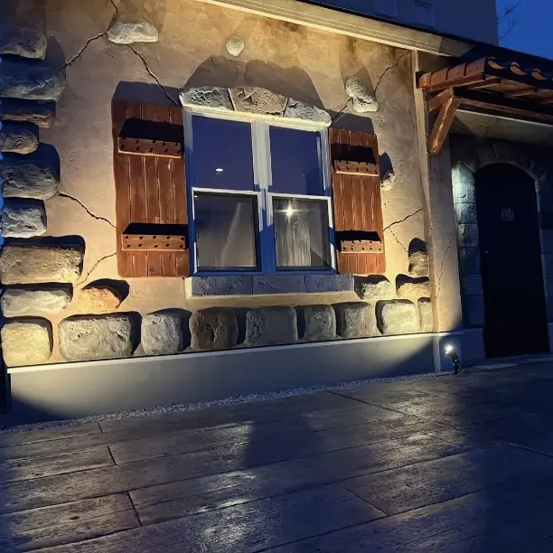 デザコンウォールのテーマパークの壁面