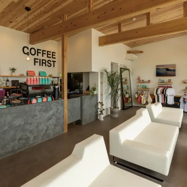 MPCが使用された店舗の内壁やカウンターの画像