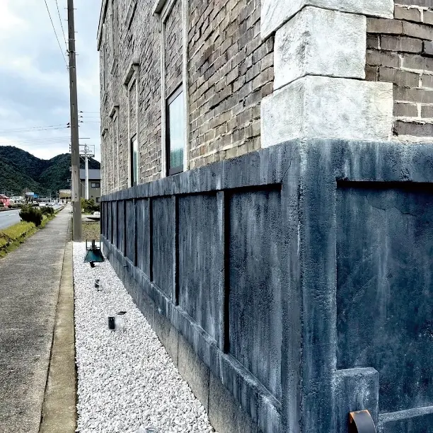 デザコンウォールによるアンティークな外壁