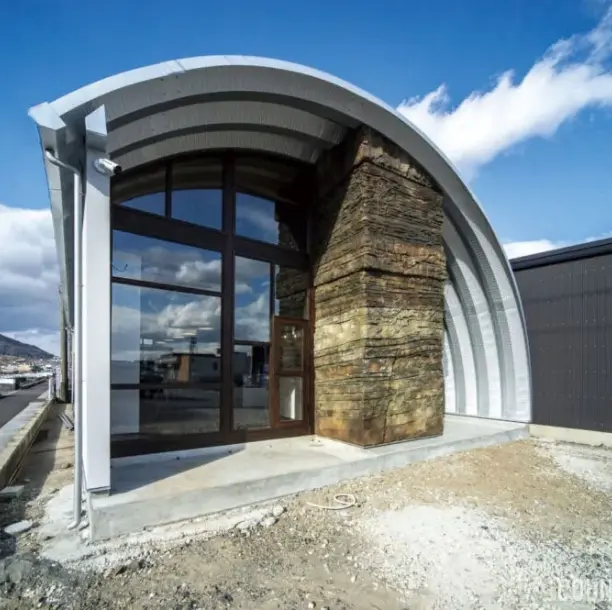 デザコンウォールによる自由な形の建物