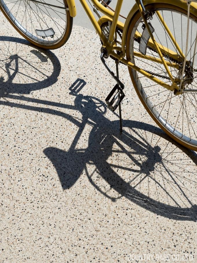 ポリフレーク施工例 テラスや自転車置き場にも